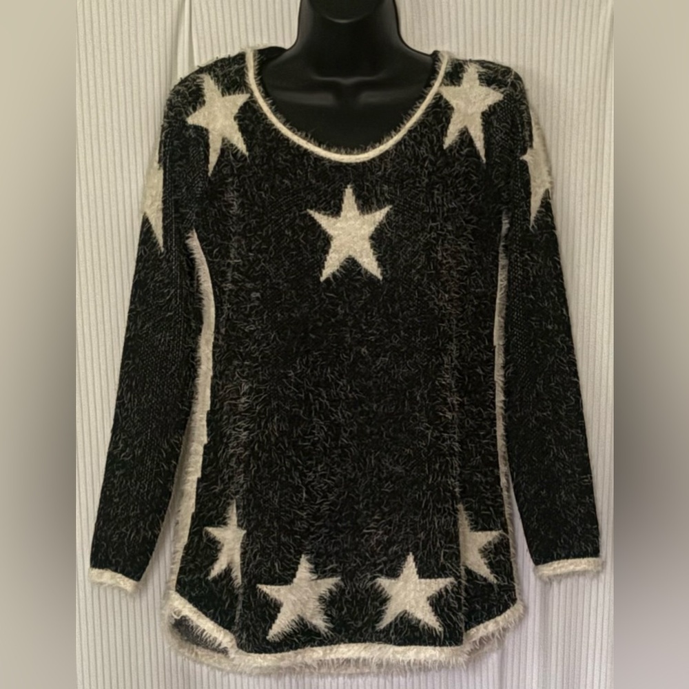 Sweater Scoop Neck Long Sleeve Eyelash Knit Charcoal Grey and White Star Deatail